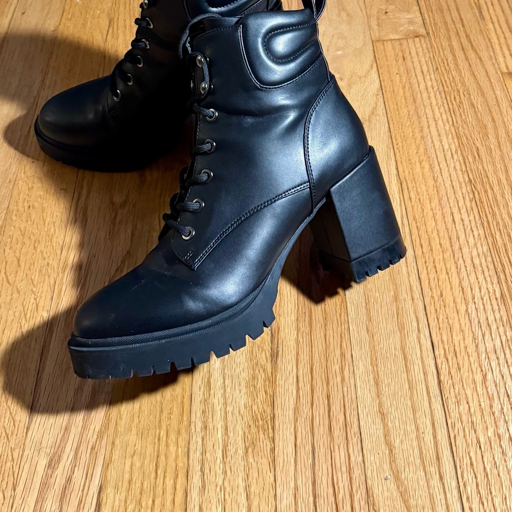 AEROSOLES ESEN - Women's Boots - SIZE 8M moto combat black  Chunky Heel